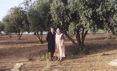 Sue and Rahel Long Shot